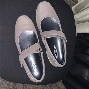 Like New MBT Women’s Size 9-9.5
